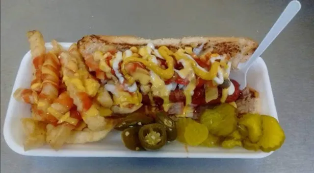 Sully's Súper Dogos