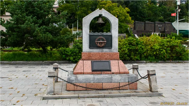 The memorial sign "pioneers of scuba diving in the Pacific"