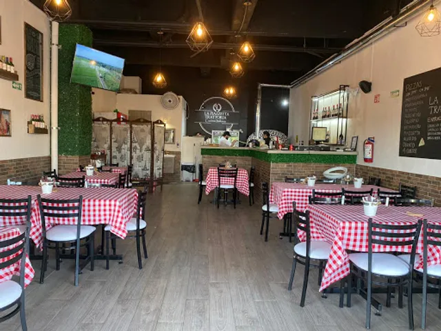 La Piazzetta Trattoria