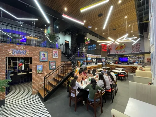 El Pinche Cascadas Mall