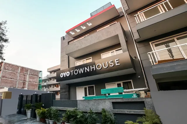 Townhouse Unitech Cyber Park Gurgaon Near Omaxe Celebration Mall