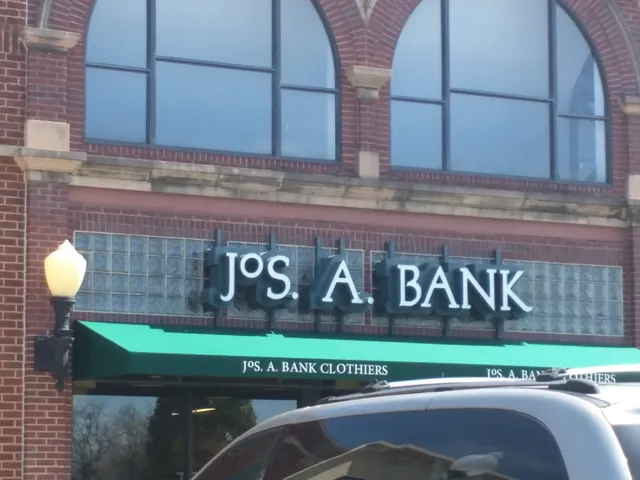 Jos A. Bank