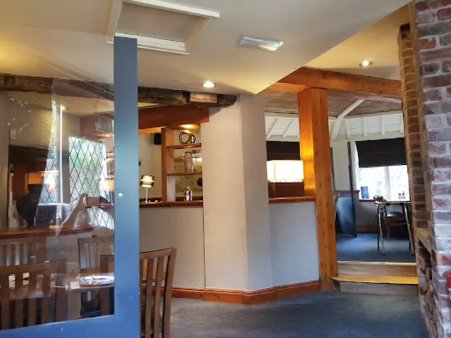 Red Lion - Portsmouth Table Table