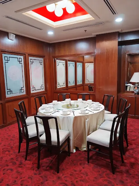 Halley at Mandarin Palace