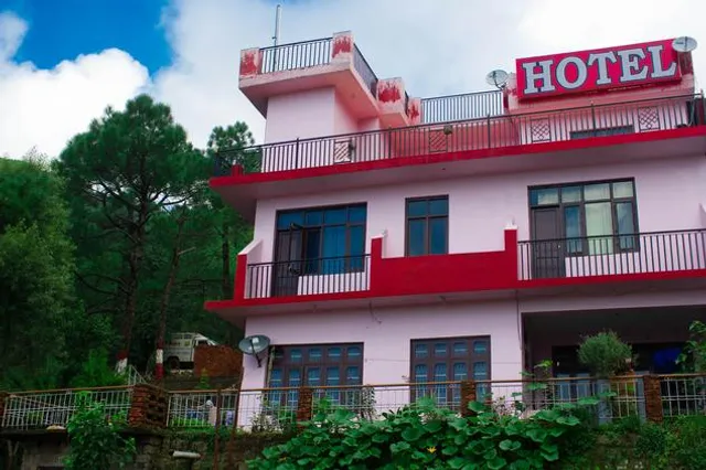 Hotel Whispering Pines