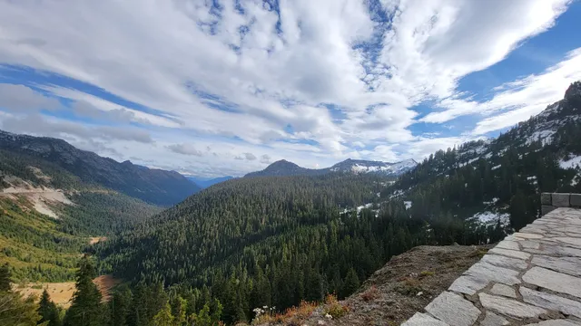Chinook Pass Overlook Trailhead