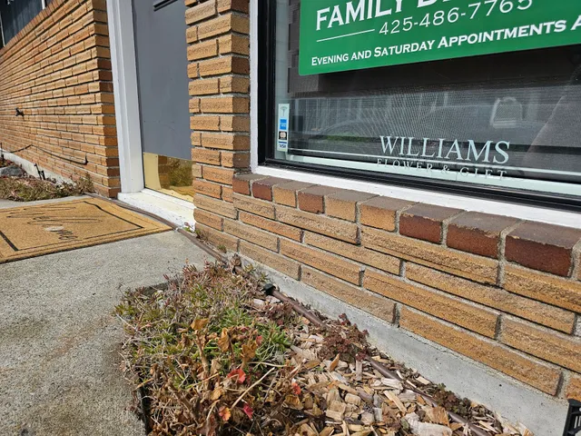 Williams Flower & Gift - Bothell Florist