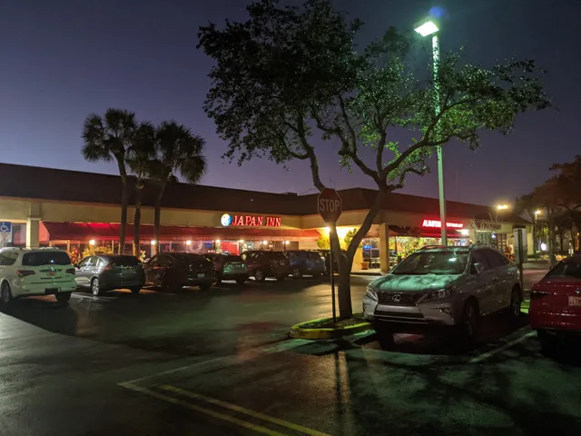 Plantation Square Plaza