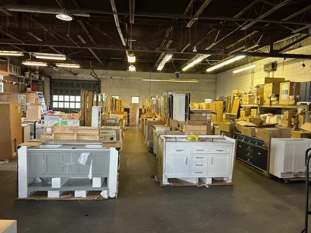 Louie O’s Discount Warehouse