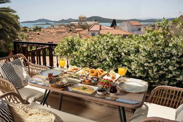 Cunda taş otel by taze