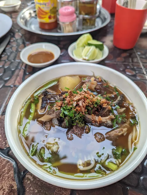 រស្មីសៀមរាប ស៊ុបក្រចកជើងគោ