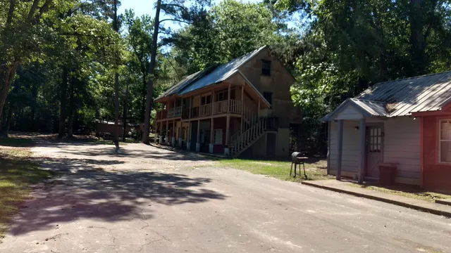 Broken Arrow Lodge and Marina