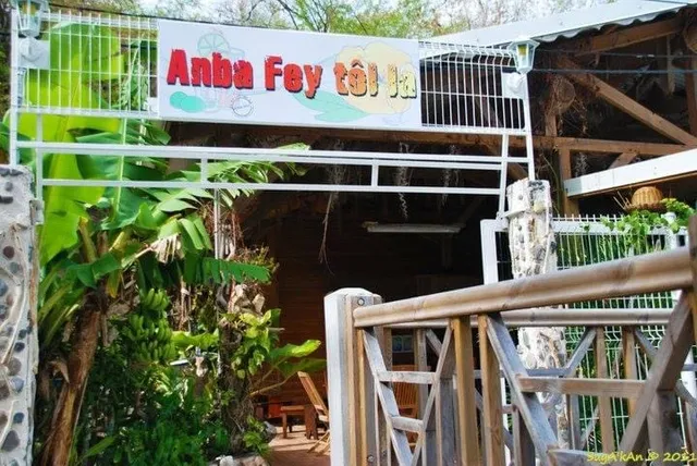 Anba Fèy Tôl La