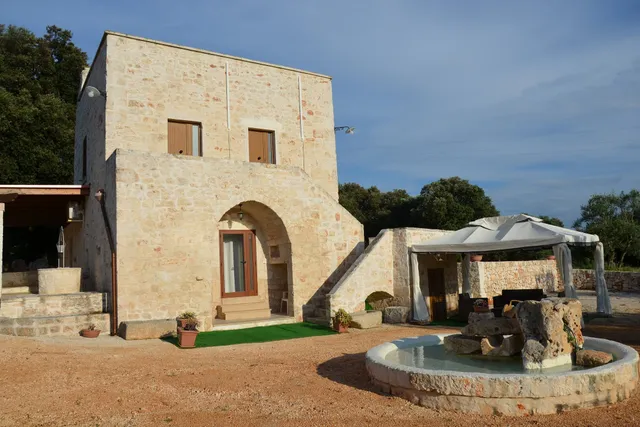 Il Trullo E La Pietra