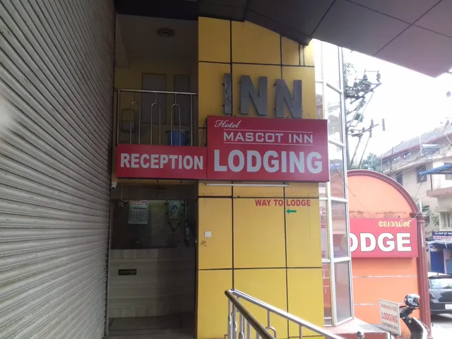 OYO 18976 Mascot Inn