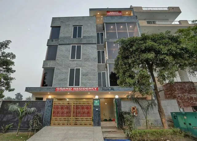 Townhouse Grand Residency