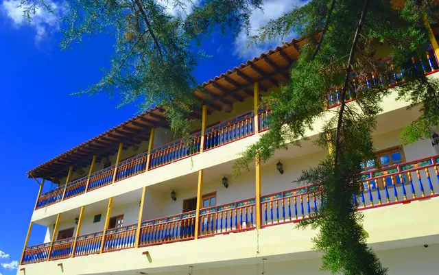 ROBLE COLONIAL APARTAHOTEL