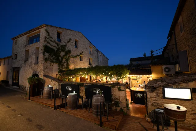 LE VIEUX BISTROT Chambres d'hôtes/Restaurant