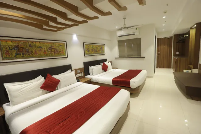 Hotel Shreeji Vatika, Airport Road