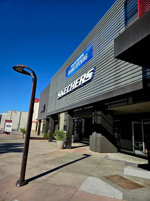 SKECHERS Warehouse Outlet