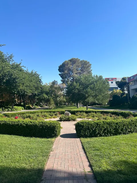 Lee Pascal Memorial Rose Garden