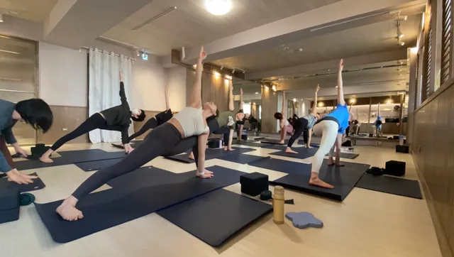 Yoga Vibes 忠孝教室
