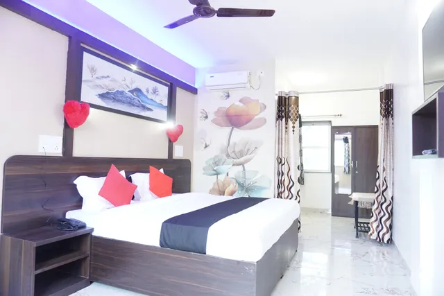 OYO Flagship 68474 Hotel Viraj