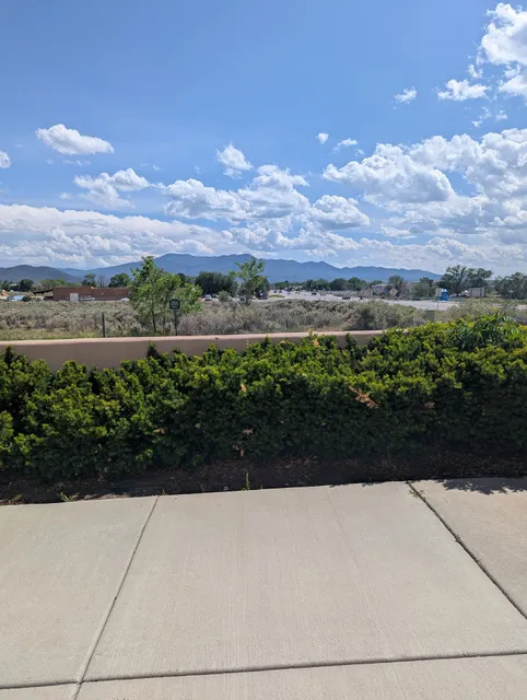 Taos Visitor Center / Taos Pueblo Collective