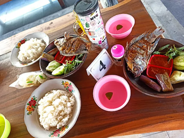 Warung Lalapan Banyuwangi Dewi