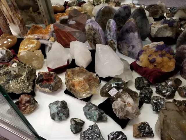 Earthlight Rocks & Gems