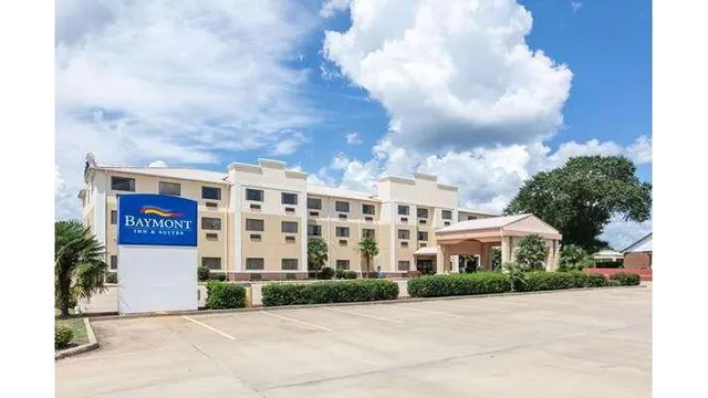 Baymont by Wyndham McComb