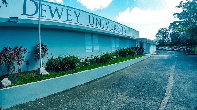 Dewey University, Centro Universitario Manatí