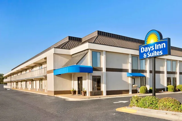 Days Inn & Suites by WyndhamFort Bragg/Cross Creek Mall