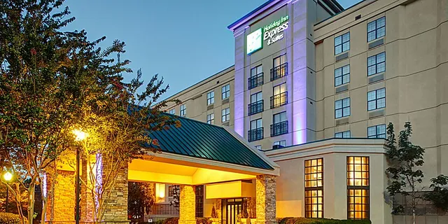 Holiday Inn Express & Suites Atlanta Buckhead by IHG