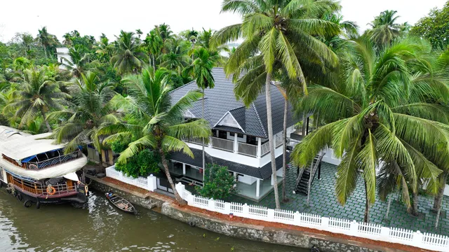 Manthra lake view homestay