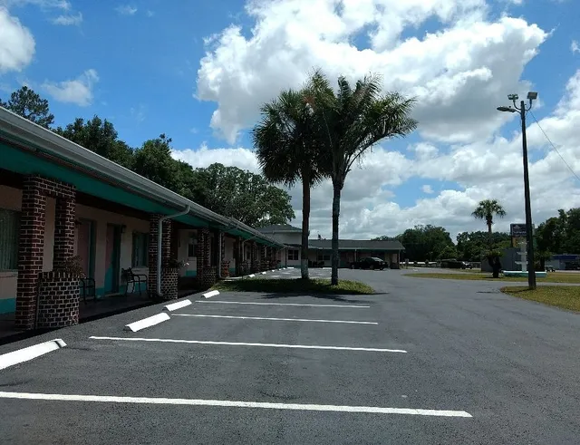 Rainbow Fountain Motel