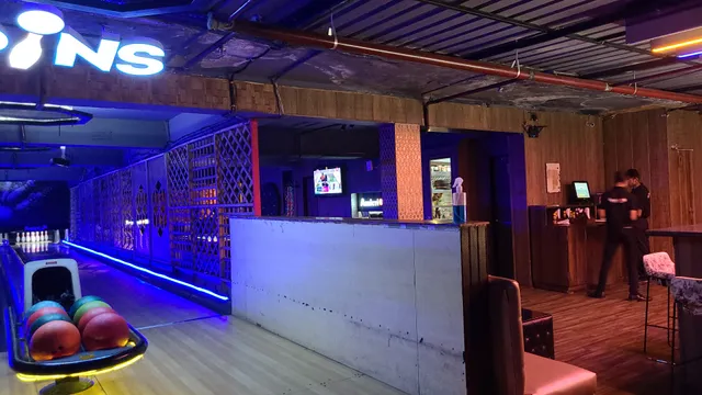 Addiction bowling bar