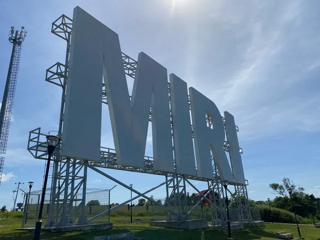 The Grand Old Lady - Canada Hill