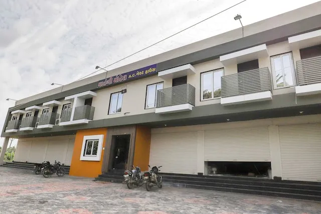 OYO 47620 Hotel Matangi Motel