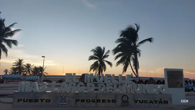 Letras Muelle mas largo del mundo