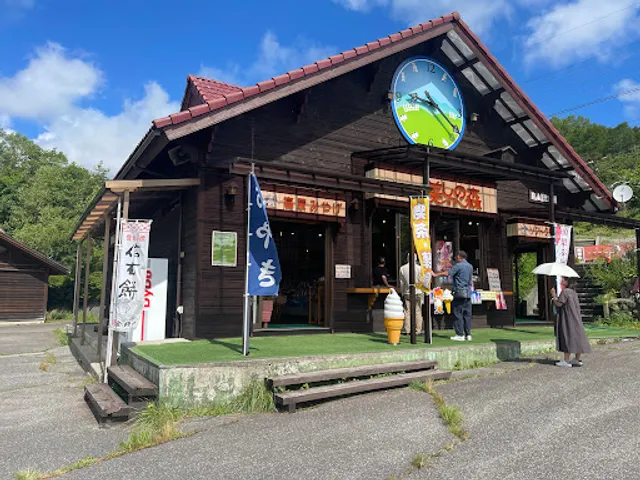美しの森駐車場売店