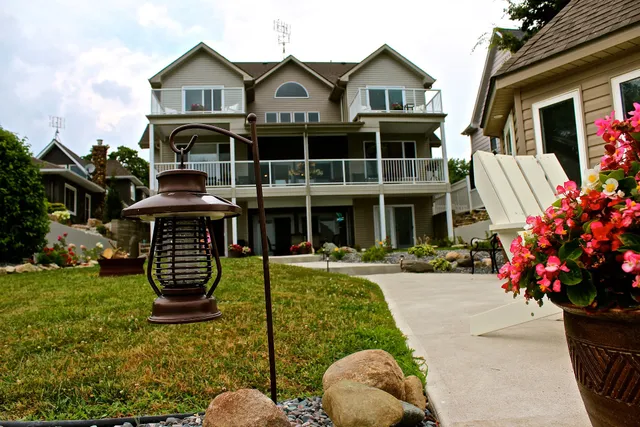 Lakeside Porch & Pillow