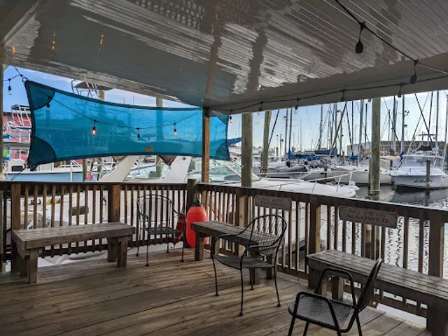 Bayou Joes Marina & Grill