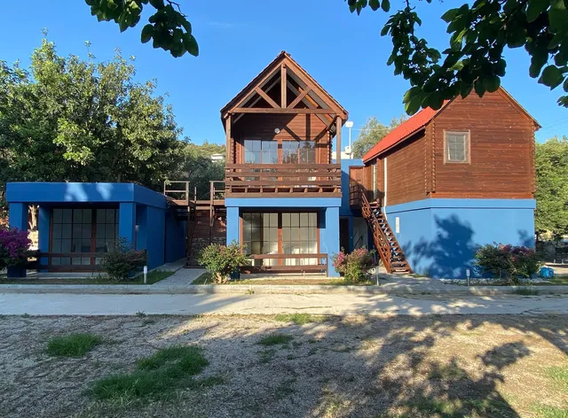 Dada Bungalows & Cafe