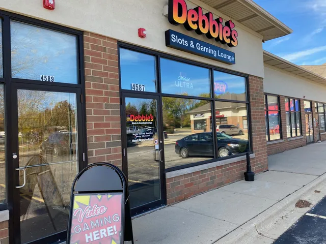 Debbie's Lounge - Oswego