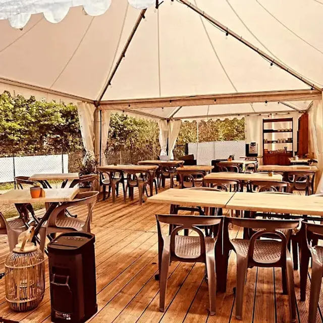 LA GUINGUETTE DU BOUT DU LAC "CHEZ PATRICK"