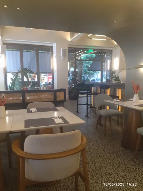 Moldee Bar Restaurant