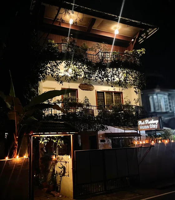 Reds Residency - Homestay