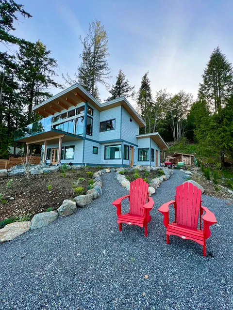 Hummingbird Oceanside Suites