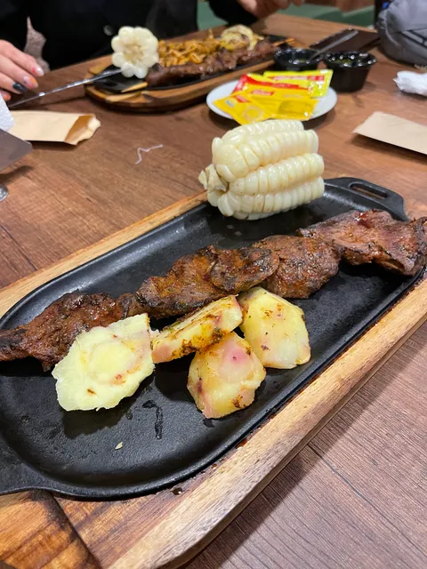 ABRAZA - Anticuchos y parrillas